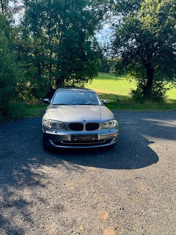 Gebraucht BMW 116 122 PS (89 kW) 2009 Grau Kleinwagen
