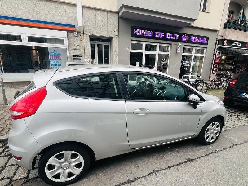 Gebraucht Ford Fiesta Trend 82 PS (60 kW) 2012 Grau Kleinwagen
