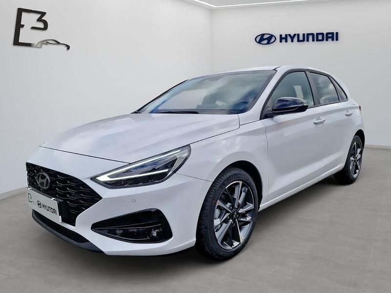 Weiß Gebraucht 2025 Hyundai i30 Advantage Limousine | 25.490 € (Etwas zu teuer) - Bild 1/4