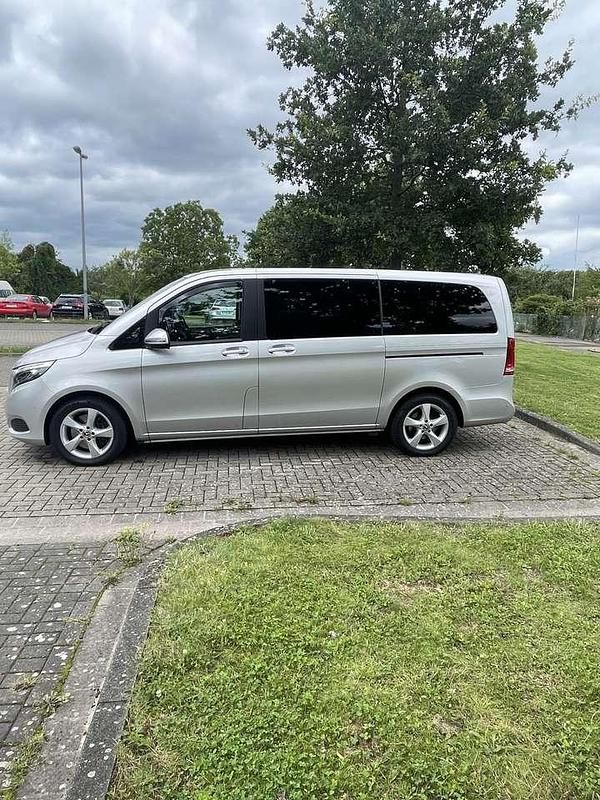 Gebraucht Mercedes V220 Edition 163 PS (119 kW) 2018 Silber Van / Kleinbus