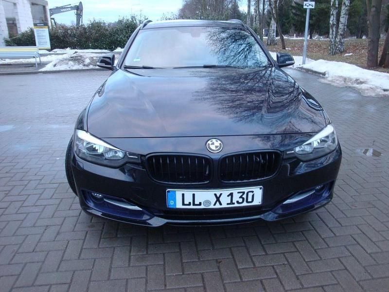 Schwarz Gebraucht 2015 BMW 318 Sport Line Kombi | 8.300 € (Superpreis) - Bild 1/4