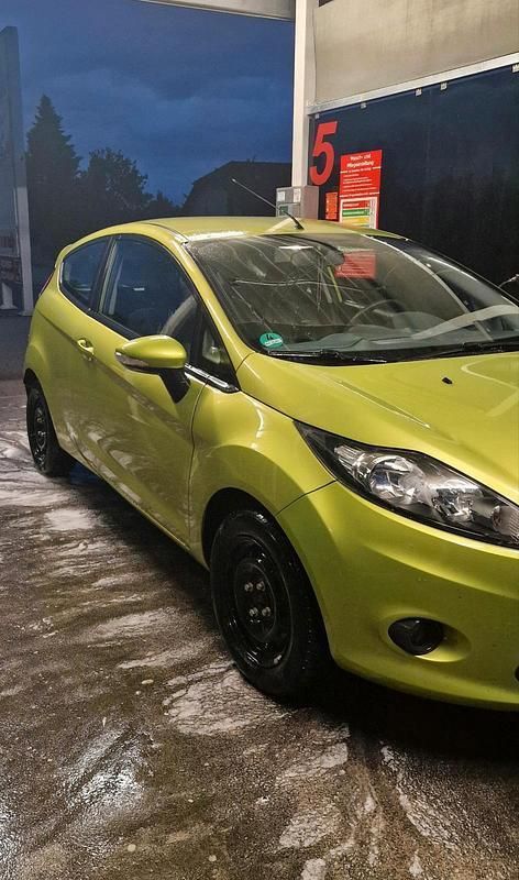 Grün Gebraucht 2009 Ford Fiesta Kleinwagen | 3.500 € - Bild 1/4