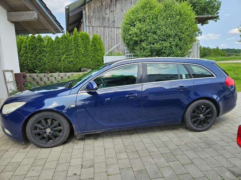 Blau Gebraucht 2010 Opel Insignia Sport Limousine | 2.000 € (Superpreis) - Bild 1/4