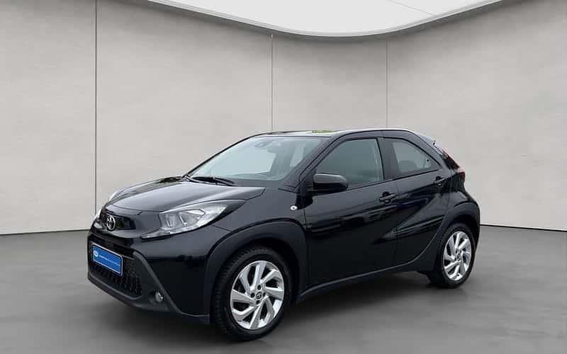 Schwarz Gebraucht 2022 Toyota Aygo X Play SUV | 14.390 € - Bild 1/4