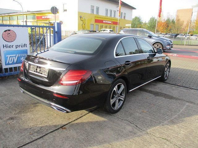 Gebraucht Mercedes E220 Avantgarde 194 PS (142 kW) 2016 Obsidianschwarz Limousine