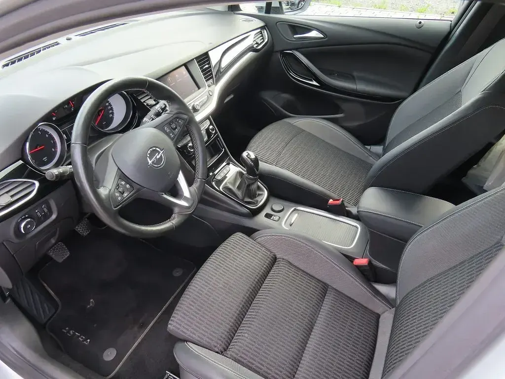 Usata Opel Astra Elegance 131 CV (96 kW) 2020 Argento Berlina