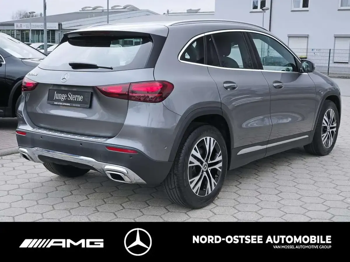 Gebraucht Mercedes GLA200 Progressive 163 PS (119 kW) 2025 Metalliclack mountaingrau SUV