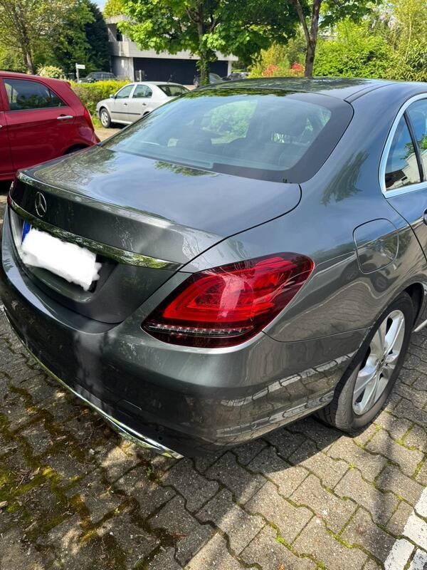 Grau Gebraucht 2019 Mercedes C180 Avantgarde Limousine | 30.250 € - Bild 1/4