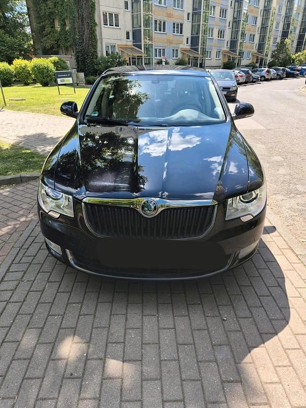 Schwarz Gebraucht 2011 Skoda Superb Limousine | 10.500 € (Fairer Preis) - Bild 1/4