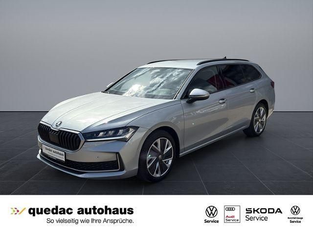 Pebble silber metallic Gebraucht 2024 Skoda Superb Kombi | 35.650 € (Fairer Preis) - Bild 1/4