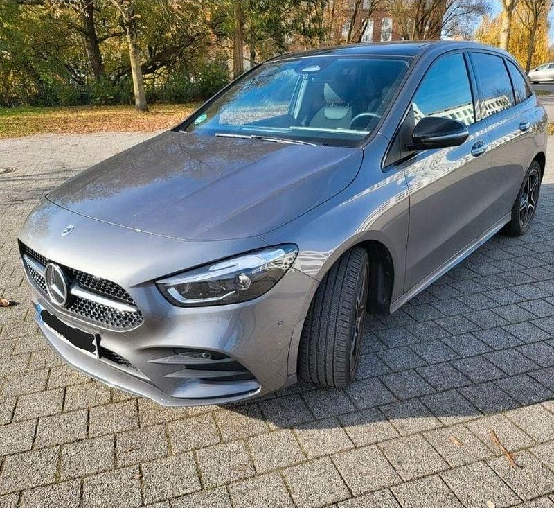 Grau Gebraucht 2023 Mercedes B250e AMG Van / Kleinbus | 33.800 € (Etwas zu teuer) - Bild 1/4