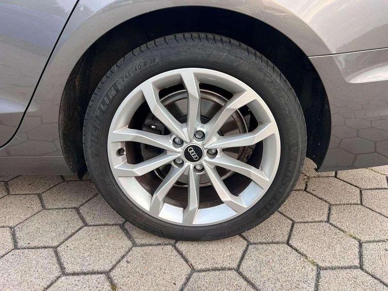 Gebraucht Audi A4 Basis 163 PS (119 kW) 2021 Other Kombi