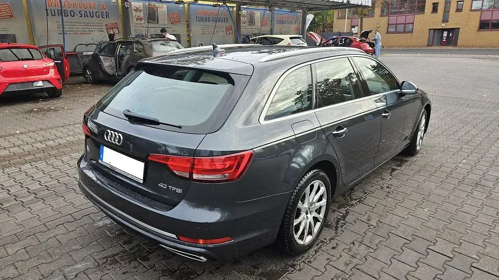 Gebraucht Audi A4 Ambiente 190 PS (139 kW) 2019 Schwarz Kombi