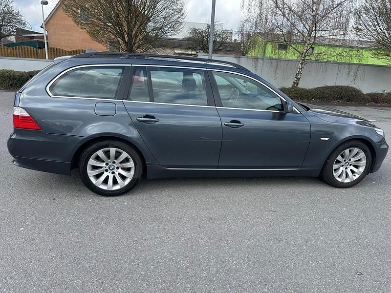 Gebraucht BMW 525 197 PS (144 kW) 2008 Grau Kombi