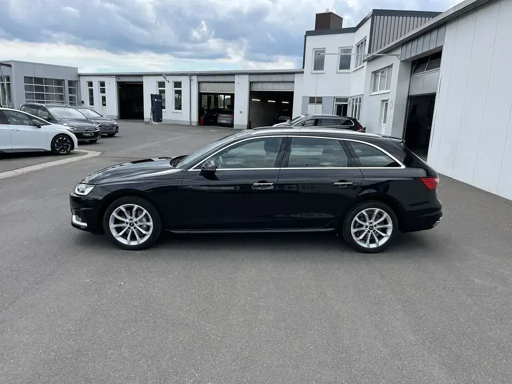 Gebraucht Audi A4 Advanced Plus 204 PS (150 kW) 2022 Mythosschwarz Kombi