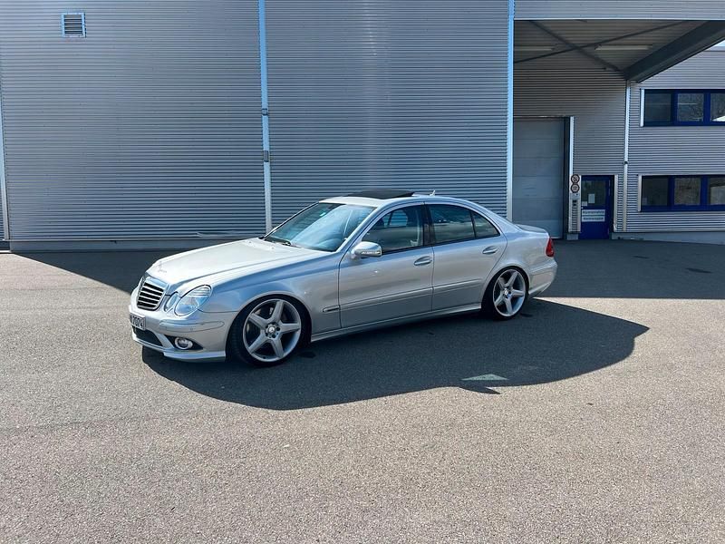 Silber Gebraucht 2007 Mercedes E500 AMG Limousine | 15.500 € (Teuer) - Bild 1/4