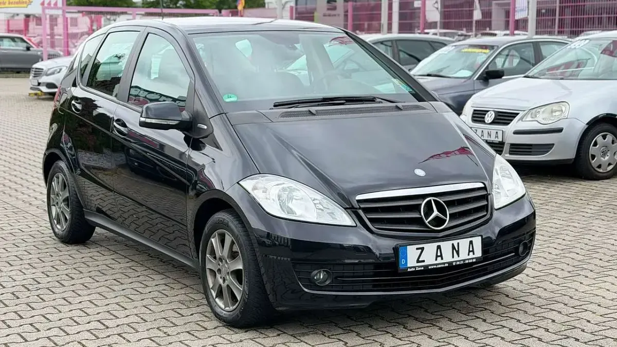 Gebraucht Mercedes A160 95 PS (69 kW) 2010 Kosmosschwarz  metalliclack Kleinwagen