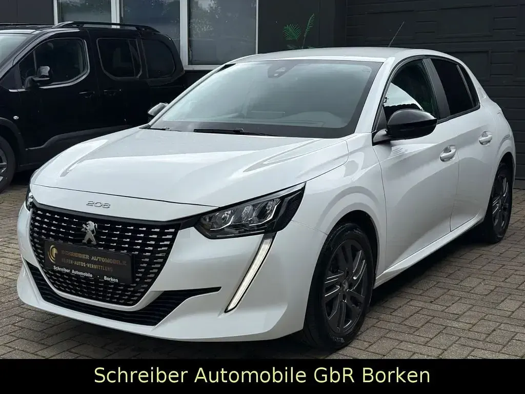 Gebraucht Peugeot 208 102 PS (75 kW) 2022 Weiß Kleinwagen