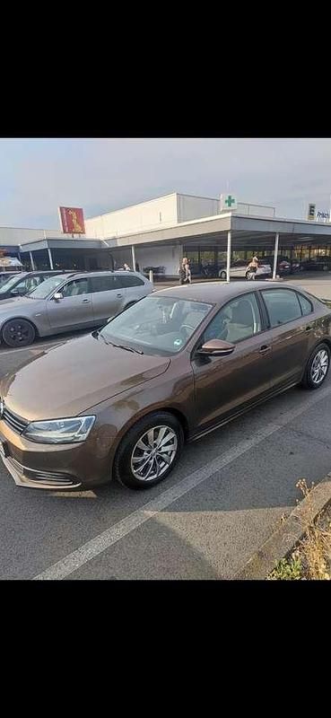 Gebraucht VW Jetta Trendline 105 PS (77 kW) 2011 Limousine