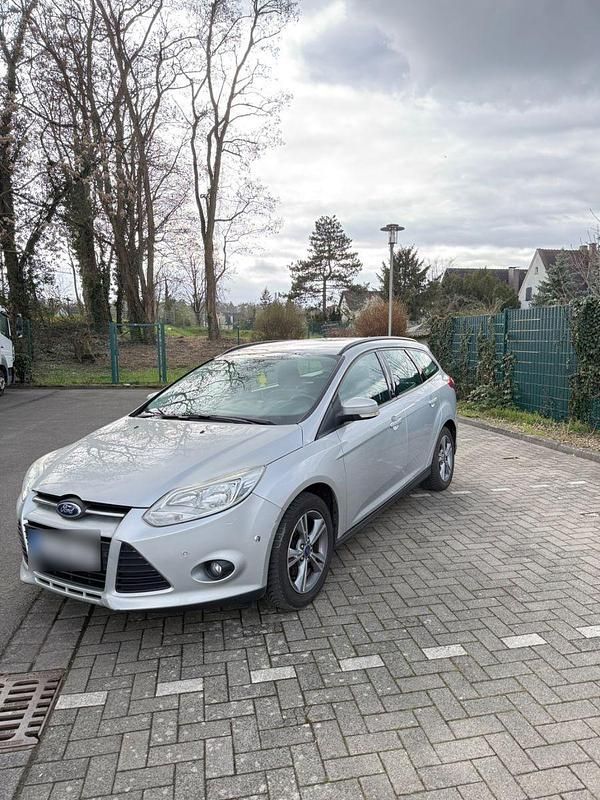 Gebraucht Ford Focus Champions Edition 101 PS (74 kW) 2013 Silber Kombi