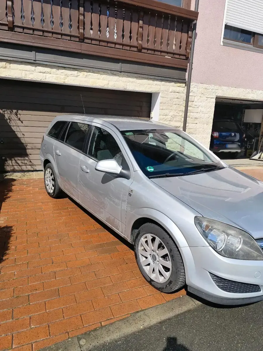 Gebraucht Opel Astra 90 PS (66 kW) 2010 Silber Kombi