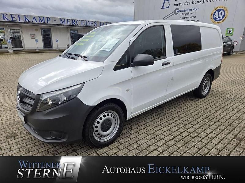 Weiß Gebraucht 2023 Mercedes Vito Van / Kleinbus | 29.155 € (Etwas zu teuer) - Bild 1/4