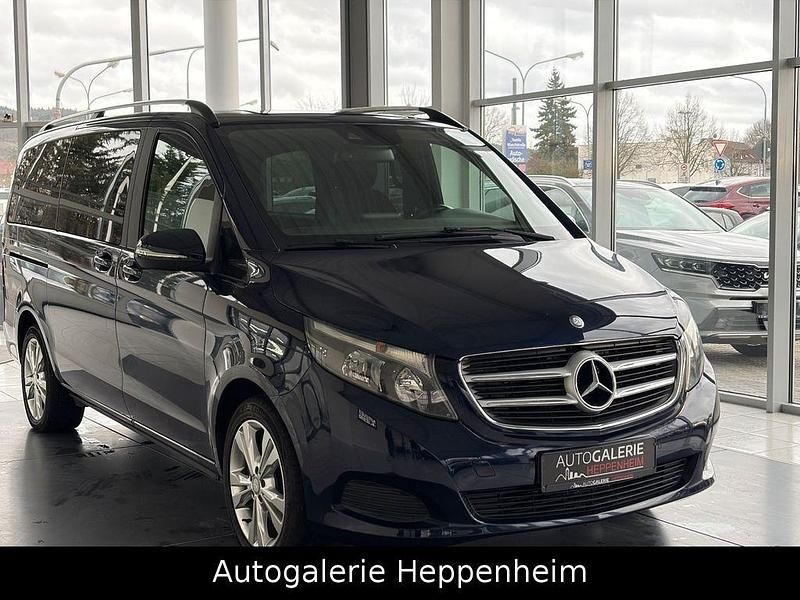 Gebraucht Mercedes V220 Edition 190 PS (139 kW) 2015 Blau Van / Kleinbus