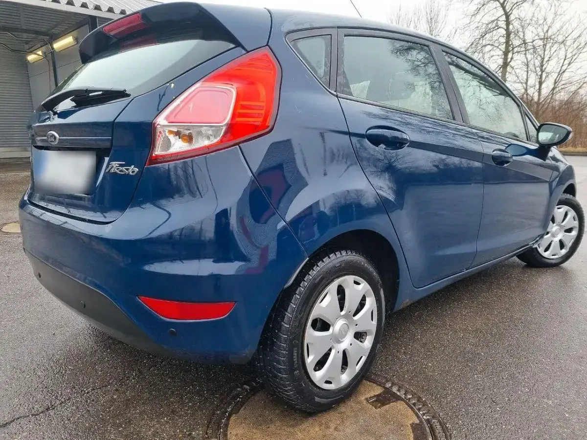Gebraucht Ford Fiesta Ambiente 75 PS (55 kW) 2012 Blau Limousine