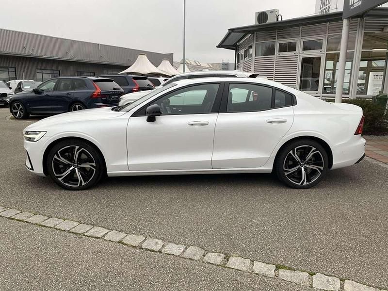 Gebraucht Volvo S60 Ultimate 250 PS (183 kW) 2023 Crystal white / metallic Limousine
