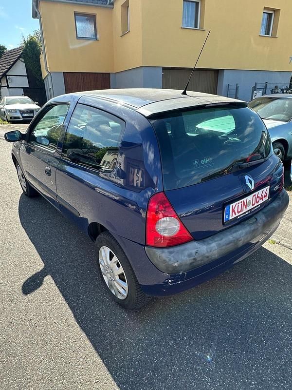 Second-hand Renault Clio II 58 CP (42 kW) 2003 Albastru Hatchback