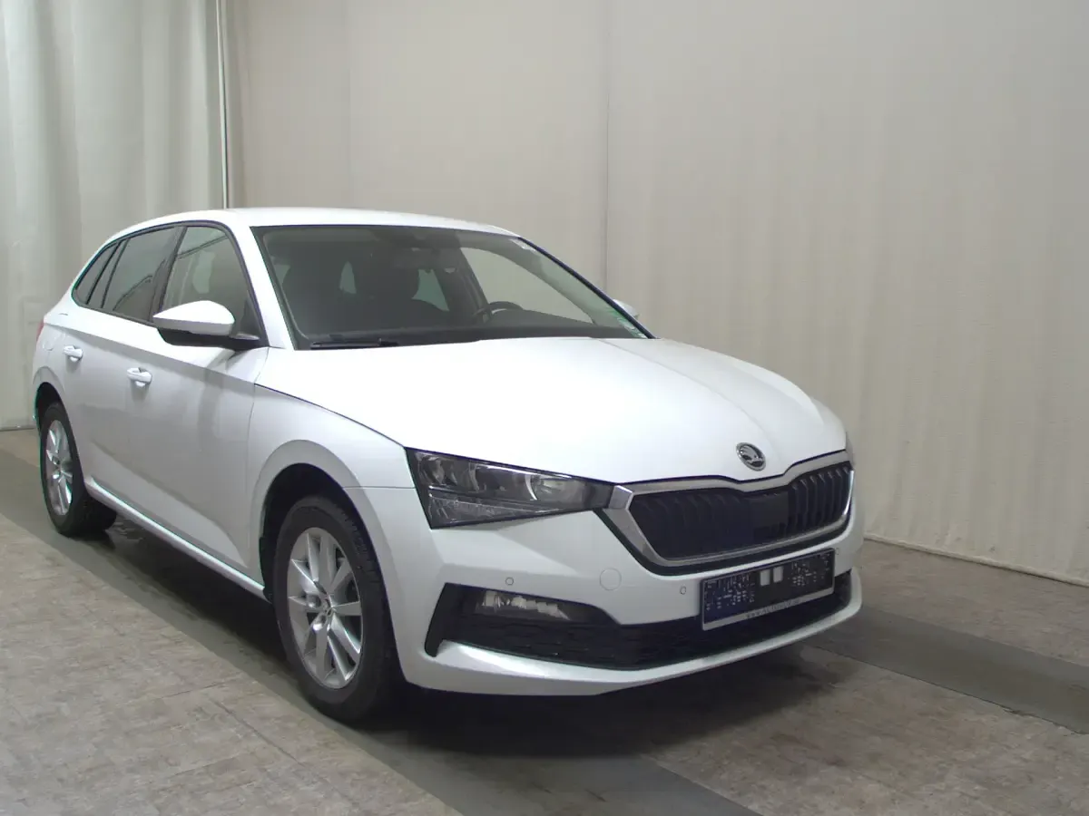 Gebraucht Skoda Scala Ambition 110 PS (80 kW) 2021 Weiss Kleinwagen