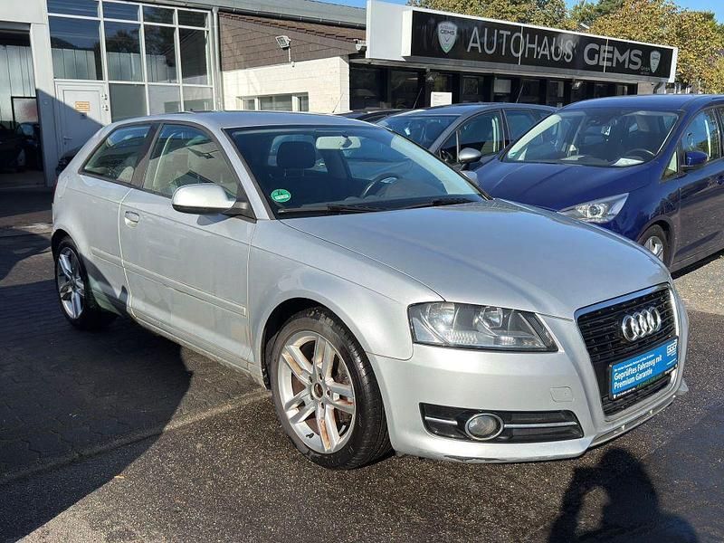 Silber Gebraucht 2010 Audi A3 Ambition Limousine | 3.690 € (Fairer Preis) - Bild 1/4