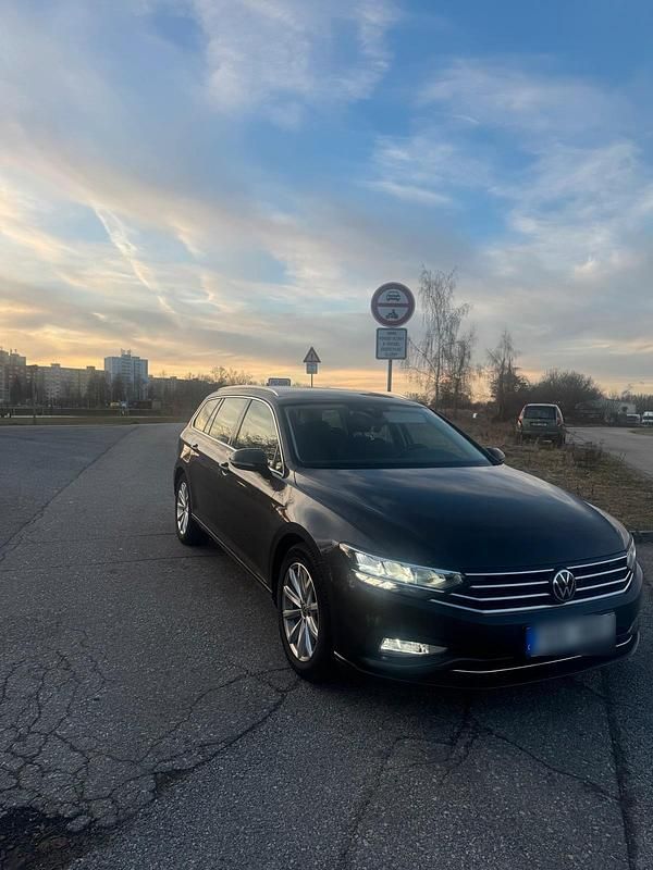 Gebraucht VW Passat 150 PS (110 kW) 2021 Grau Kombi