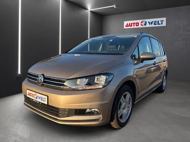 Gebraucht VW Touran 150 PS (110 kW) 2018 Gold Van / Kleinbus