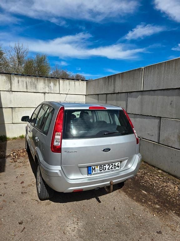 Gebraucht Ford Fusion Trend 80 PS (58 kW) 2011 Silber Kleinwagen