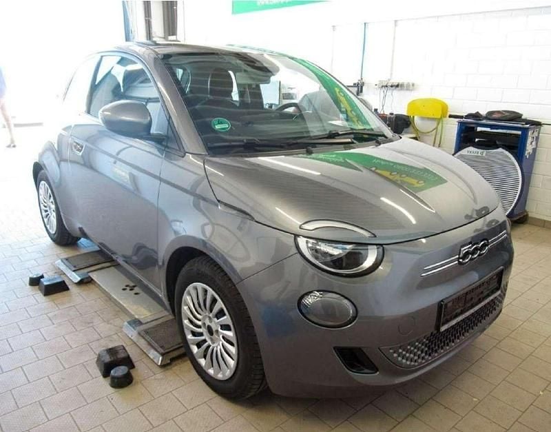 Grau Gebraucht 2023 Fiat 500e Kleinwagen | 21.899 € (Guter Preis) - Bild 1/3