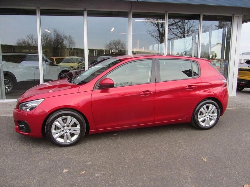Gebraucht Peugeot 308 Active 131 PS (96 kW) 2018 Rot Limousine