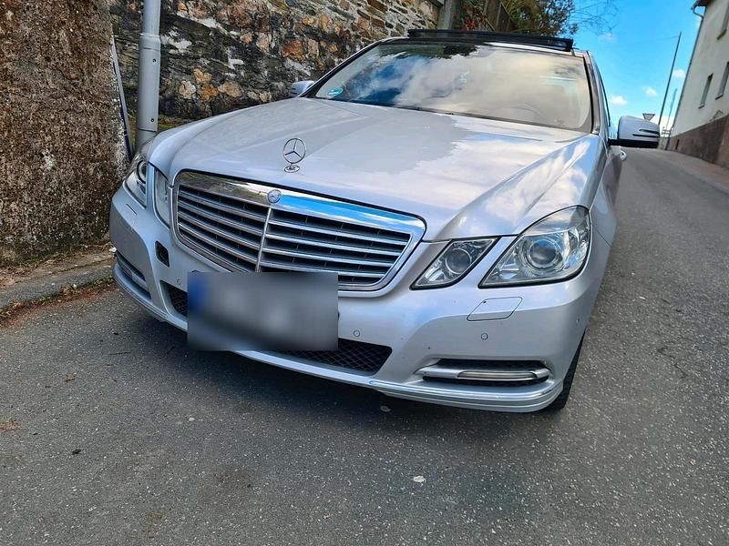 Gebraucht Mercedes E350 Night 231 PS (169 kW) 2010 Silber Limousine