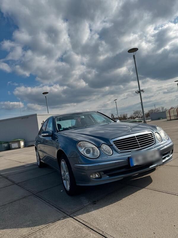 Blau Gebraucht 2005 Mercedes E280 Limousine | 5.500 € - Bild 1/4