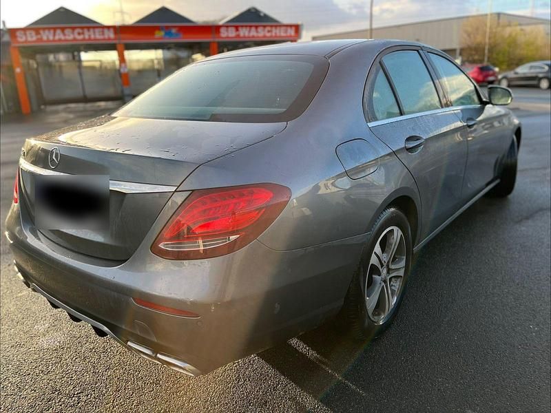 Gebraucht Mercedes E220 194 PS (142 kW) 2016 Grau Limousine