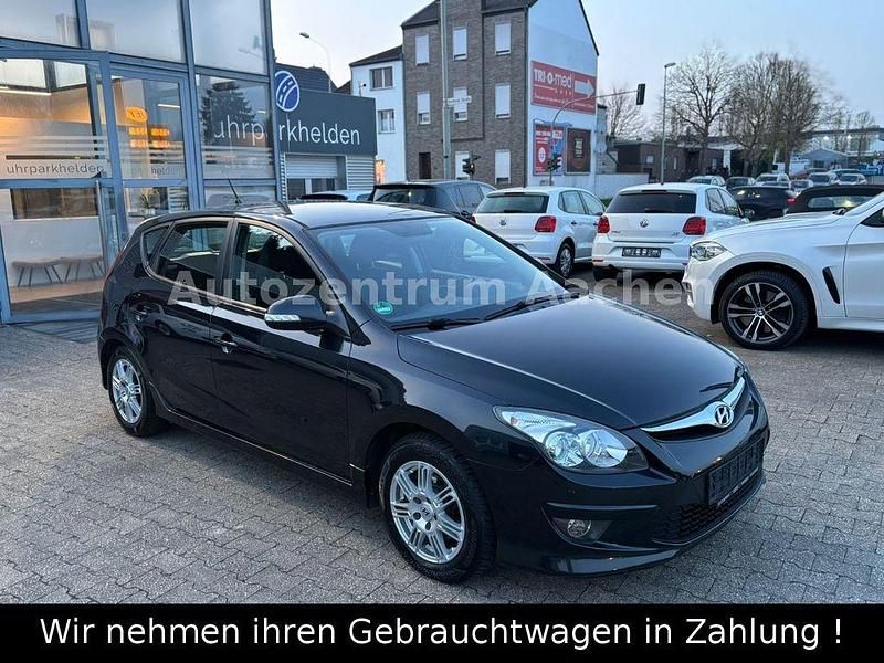 Gebraucht Hyundai i30 90 PS (66 kW) 2012 Schwarz Limousine