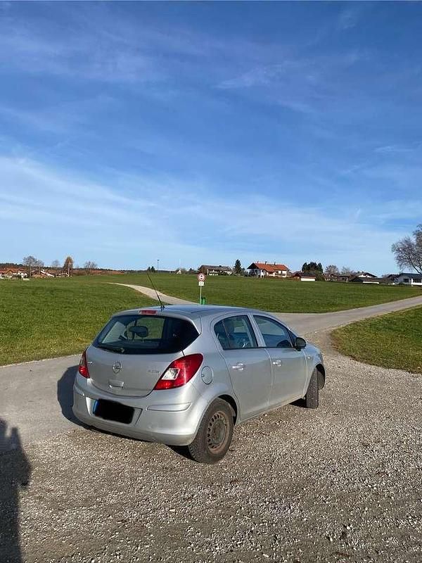 Używany Opel Corsa Edition 95 KM (69 kW) 2012 Szary Hatchback