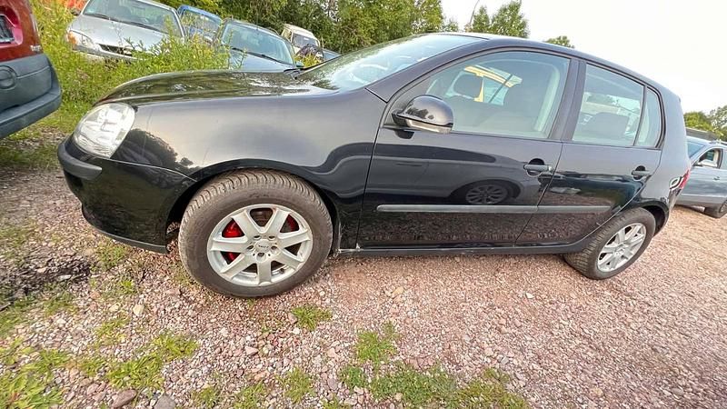 Schwarz Gebraucht 2005 VW Golf IV Kleinwagen | 1.699 € (Fairer Preis) - Bild 1/4