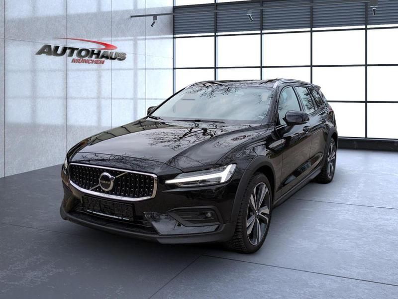 Gebraucht Volvo V60 Plus 197 PS (144 kW) 2023 Onyx black (metallic) Kombi