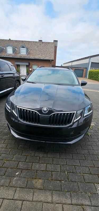 Schwarz Gebraucht 2019 Skoda Octavia Soleil Kombi | 14.000 € (Superpreis) - Bild 1/4