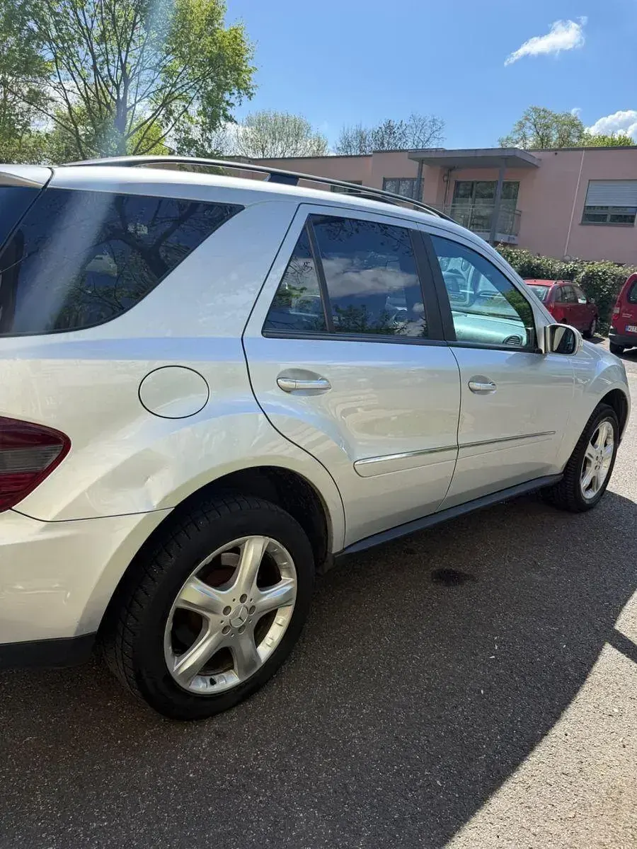 Gebraucht Mercedes ML320 224 PS (164 kW) 2008 Silber SUV