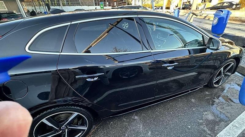Gebraucht Volvo V40 R-Design 190 PS (139 kW) 2015 Limousine