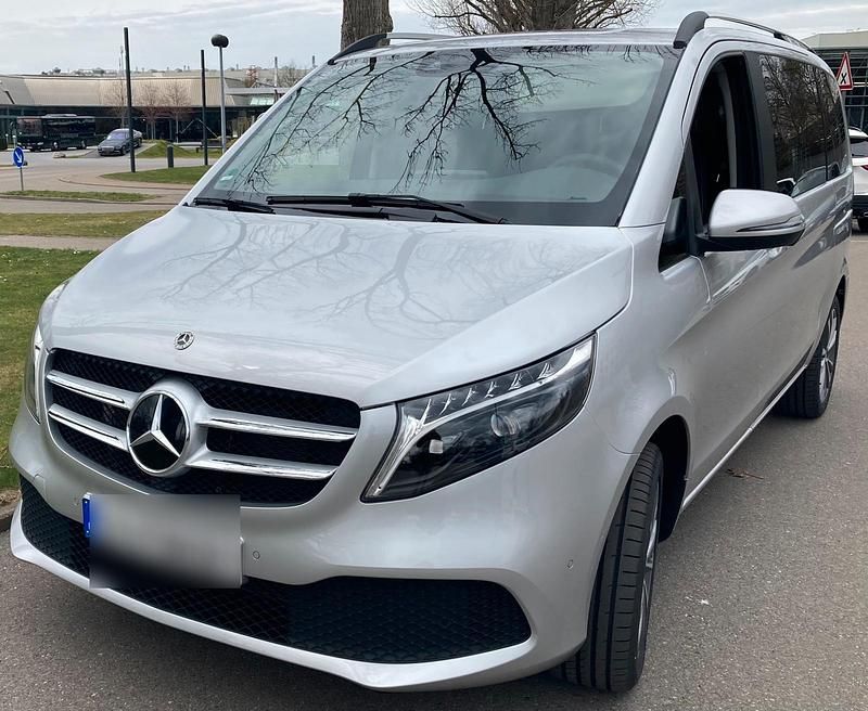 Silber Gebraucht 2023 Mercedes V250 Edition Van / Kleinbus | 60.400 € (Etwas zu teuer) - Bild 1/4