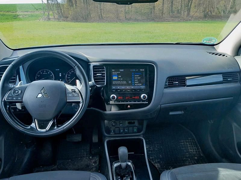 Gebraucht Mitsubishi Outlander 150 PS (110 kW) 2020 Silber SUV