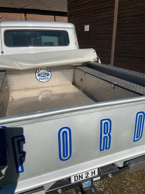 Grau Gebraucht 1958 Ford F100 | 25.900 € - Bild 1/4